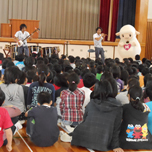 がんばろう日本！メリー桜プロジェクト 寄書きが気仙沼小学校へ