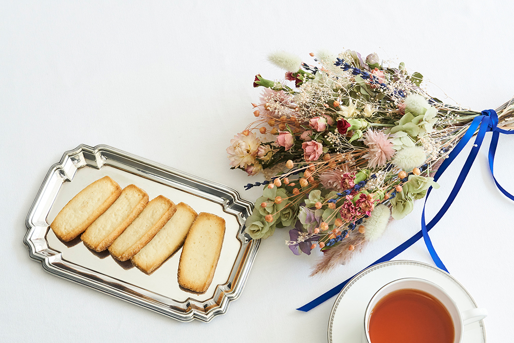 ルル メリーの焼き菓子とフラワーブランドがコラボした母の日ギフト