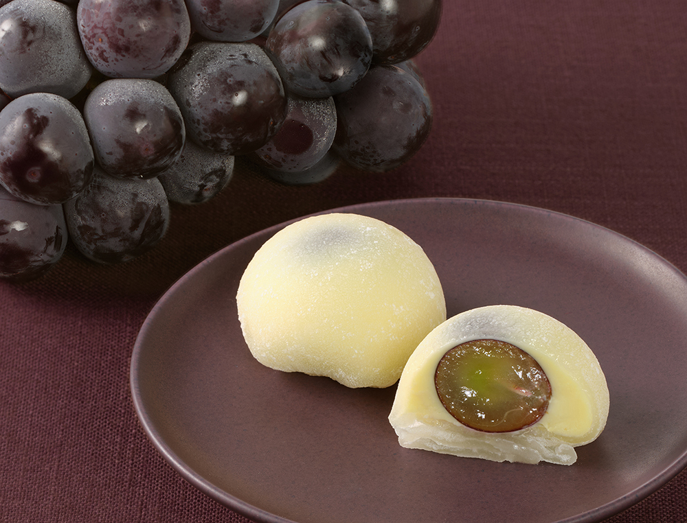 生チョコレート仕立てのフルーツ大福。「香旬果」(こうしゅんか)から秋の味覚「ピオーネ」と「ほうじ茶&丹波栗」セゾン ド セツコ 日本橋三越本店限定 9月1日(金)新発売